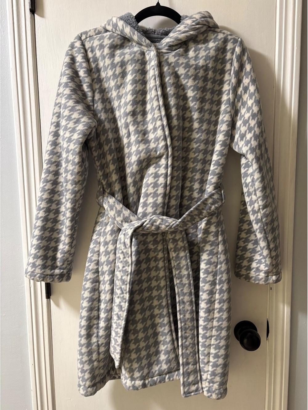 Ellen Reyes Women's Large Hooded Fleece Coat with Belt, Grey and White Houndsto>